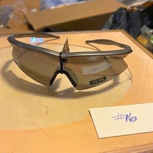 NWOT DARK GRAY 🚵🏽 MOUNTAIN BIKE SLEEK DESIGN TORTIS  SHELL FRAMe wraparound